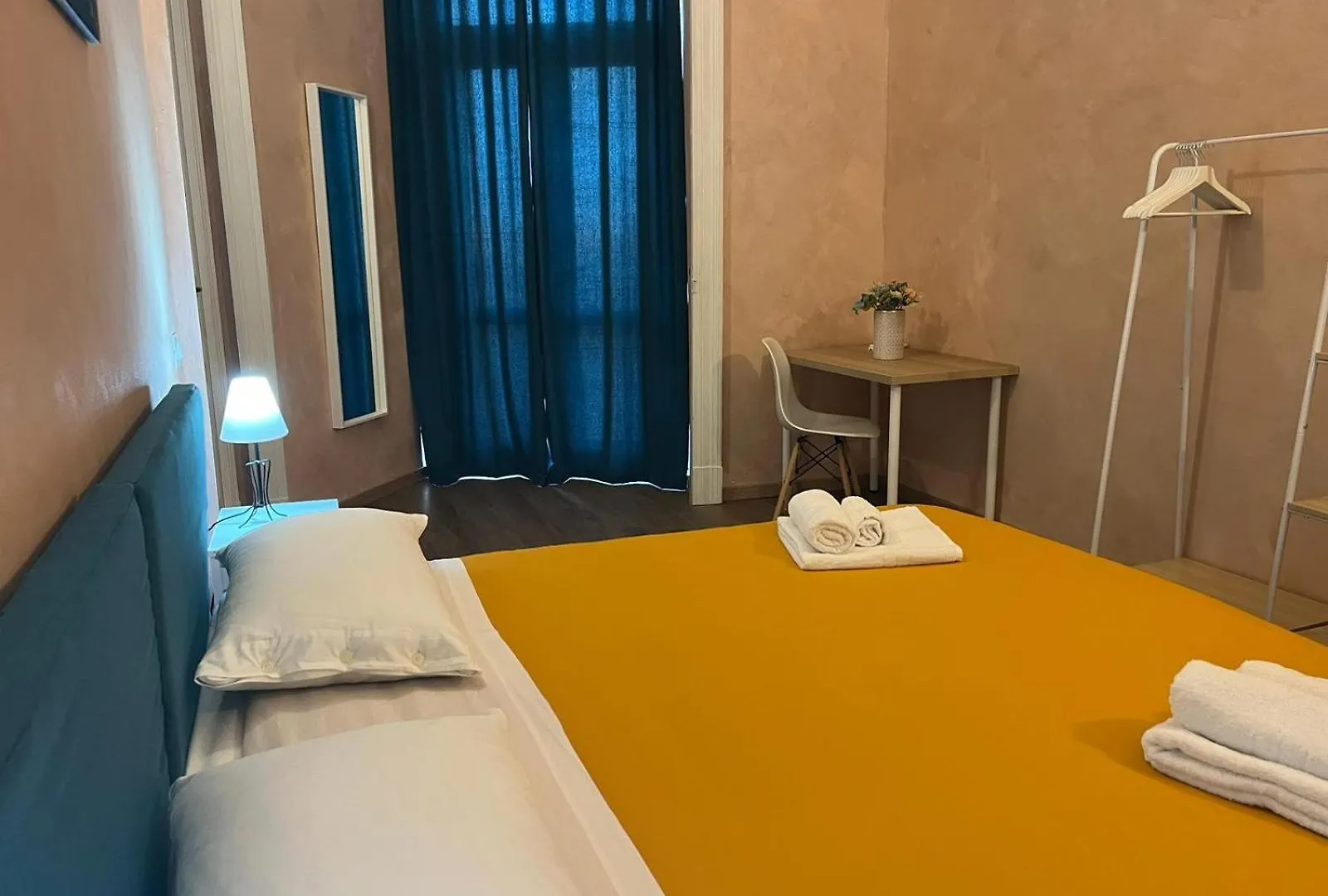 Hotel Chrilu House CTA 0*,